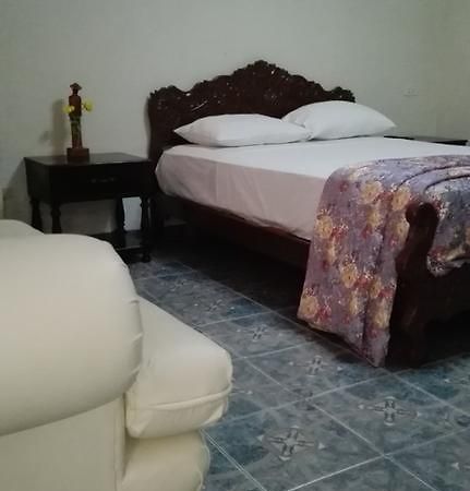 Residencial El Sol De Los Pinos Bed and Breakfast Trujillo Buitenkant foto