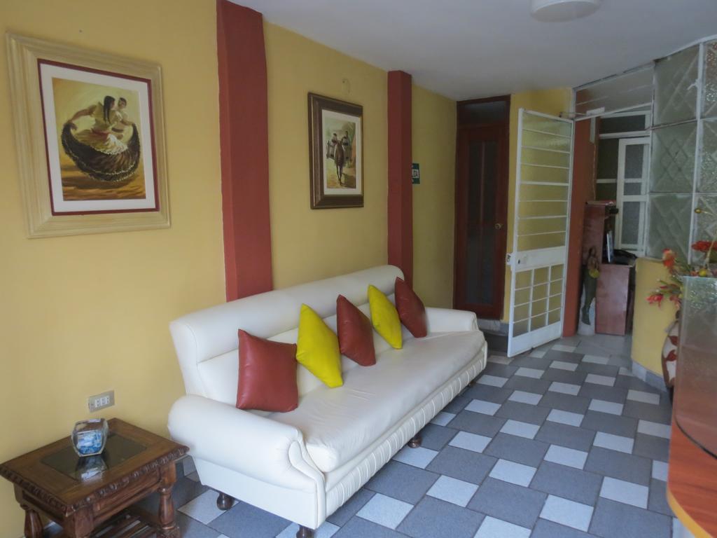 Residencial El Sol De Los Pinos Bed and Breakfast Trujillo Buitenkant foto