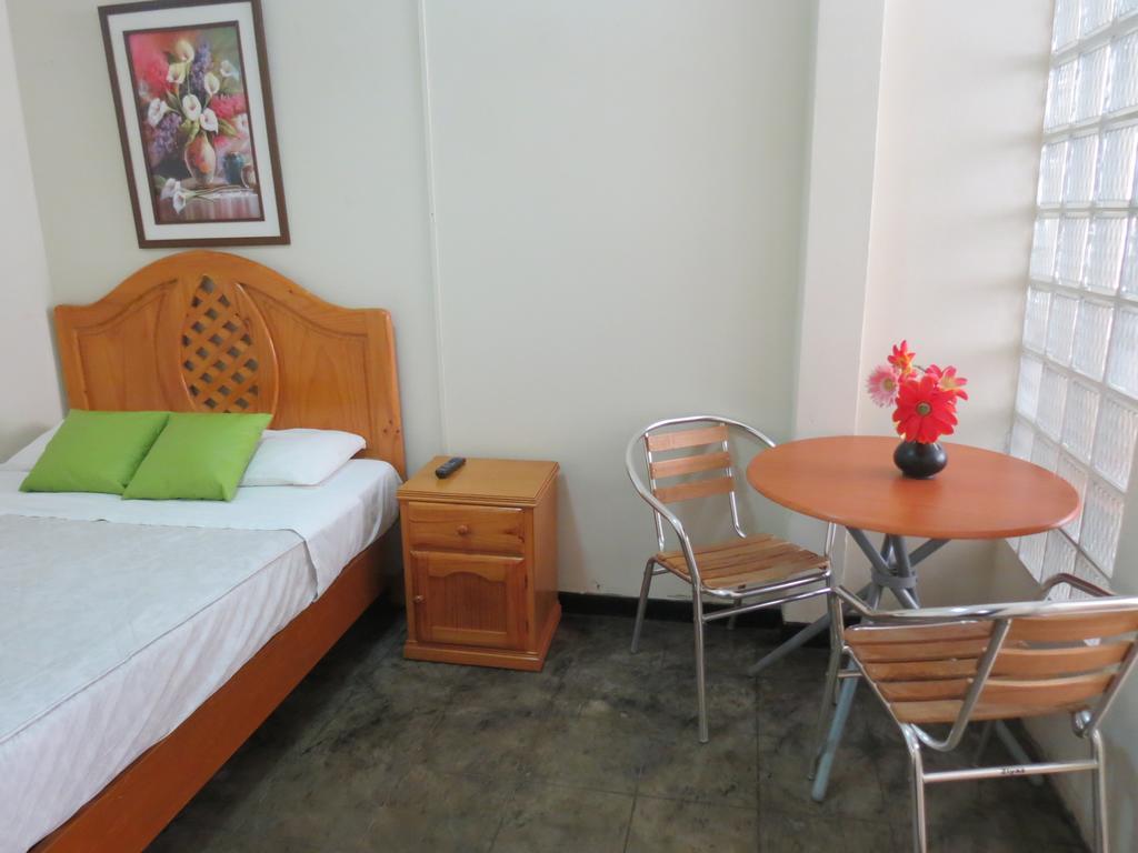 Residencial El Sol De Los Pinos Bed and Breakfast Trujillo Buitenkant foto