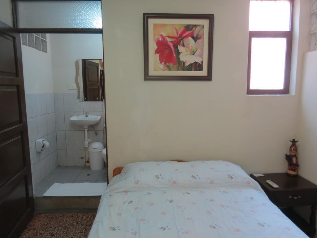 Residencial El Sol De Los Pinos Bed and Breakfast Trujillo Buitenkant foto