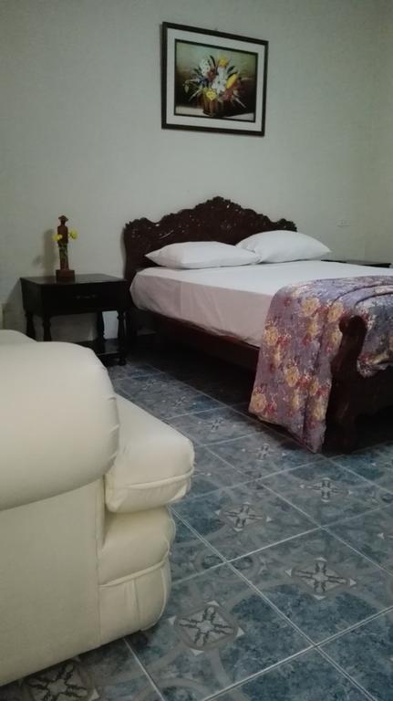 Residencial El Sol De Los Pinos Bed and Breakfast Trujillo Buitenkant foto