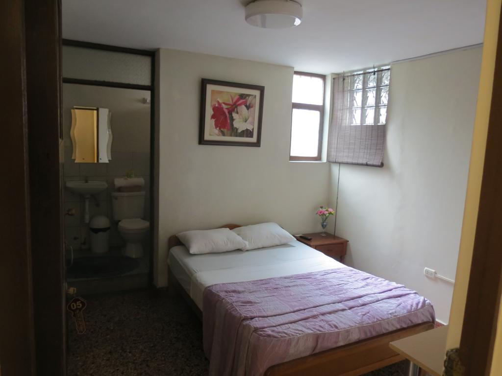 Residencial El Sol De Los Pinos Bed and Breakfast Trujillo Buitenkant foto